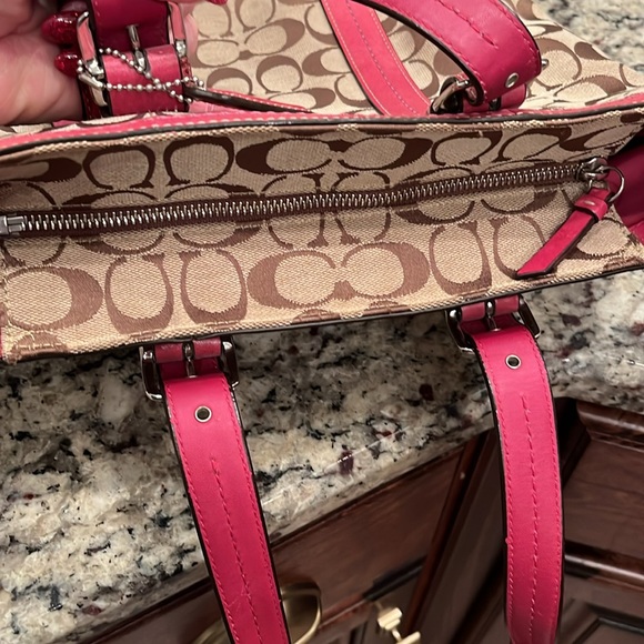 EUC Coach Signature Jacquard Hamptons Shoulder Bag - Picture 4 of 6